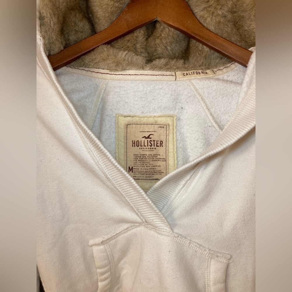 Hollister Off-White Hooded Sweatshirt with Faux Fur Lining